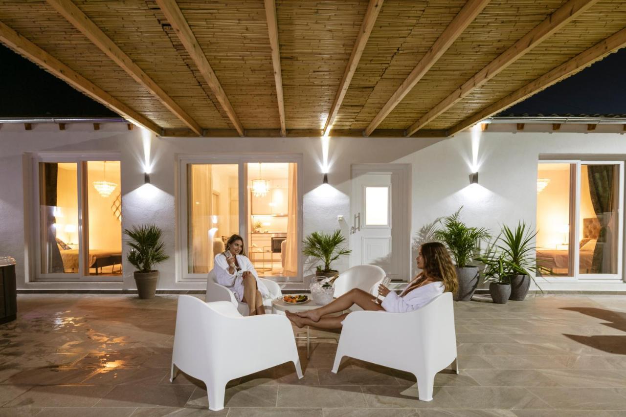 Jacuzzi Deluxe Villa Скала Сотирос Екстериор снимка