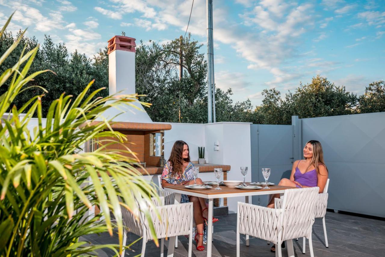 Jacuzzi Deluxe Villa Скала Сотирос Екстериор снимка
