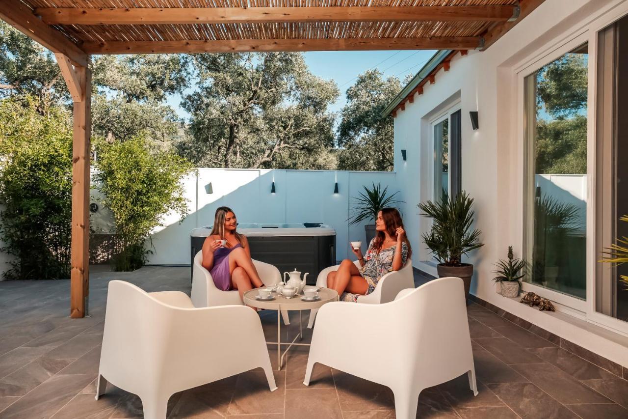 Jacuzzi Deluxe Villa Скала Сотирос Екстериор снимка