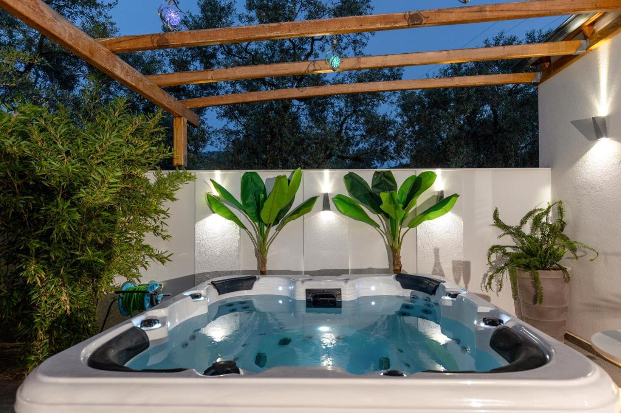 Jacuzzi Deluxe Villa Скала Сотирос Екстериор снимка